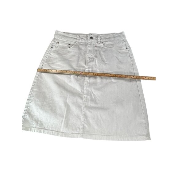 White Denim Skirt Size 10 By Jaclyn Smith Collection With Button & Zip Closure - Picture 4 of 7